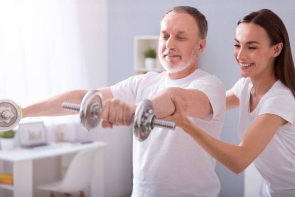 Influencia de un programa de ejercicios físicos para el tratamiento de la hipertensión en los practicantes de la tercera edad.