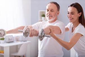 Influencia de un programa de ejercicios físicos para el tratamiento de la hipertensión en los practicantes de la tercera edad. 