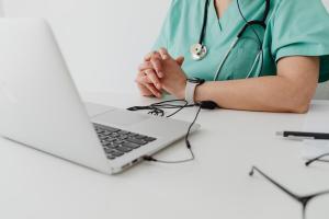 Optimización y Automatización en Fisioterapia: Cómo la Inteligencia Artificial reduce el absentismo de pacientes.