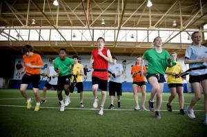 Entrenamiento de fuerza y control motor en deportistas jóvenes