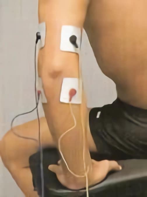 Colocación electrodos TENS para dolor de espalda  Electroestimulación TENS  para terapia del dolor 